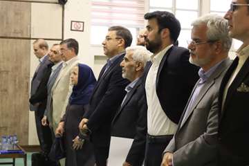 بی